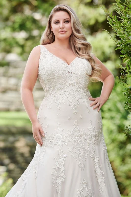 Martin Thornburg 120235W Jocelyn Lace Back Plus Size Wedding Dress - Image 2